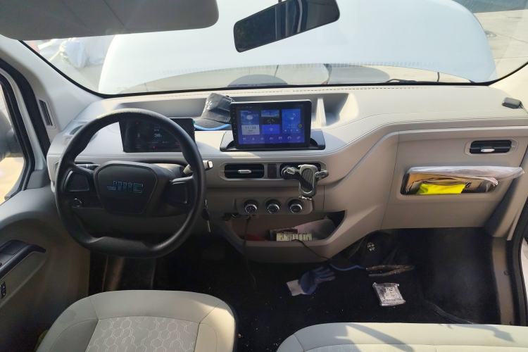 Used JMC E Fushun 2025 Model, Open Window Version, 53.58 kWh, Mid-axle, Low-roof Interior 2