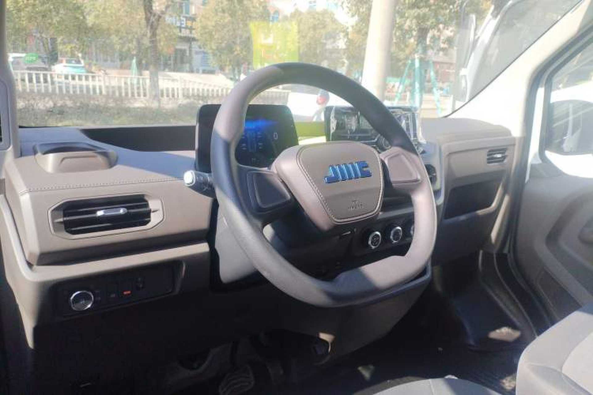 Used JMC E Fushun 2025 Model, Open Window Version, 41.86 kWh, Short Axle, Low-roof Interior 2