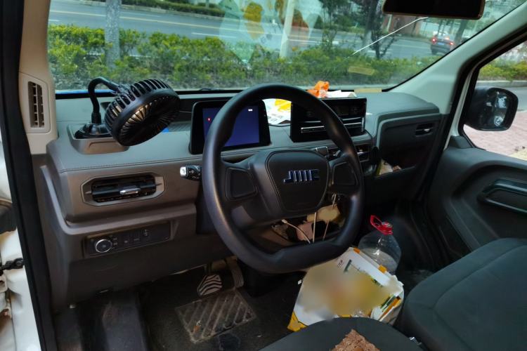 Used JMC E Fushun 2025 Model, Open Window Version, 41.86 kWh, Short Axle, Low-roof Interior 2