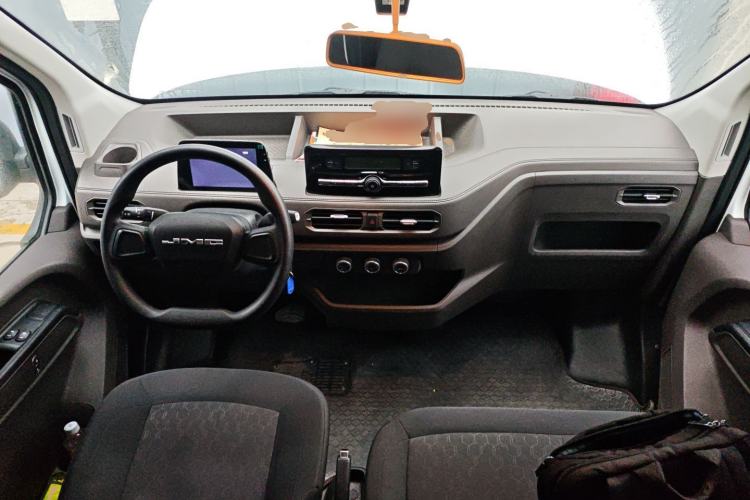 Used JMC E Fushun 2025 Model, Open Window Version, 53.58 kWh, Mid-axle, Mid-roof Interior 2