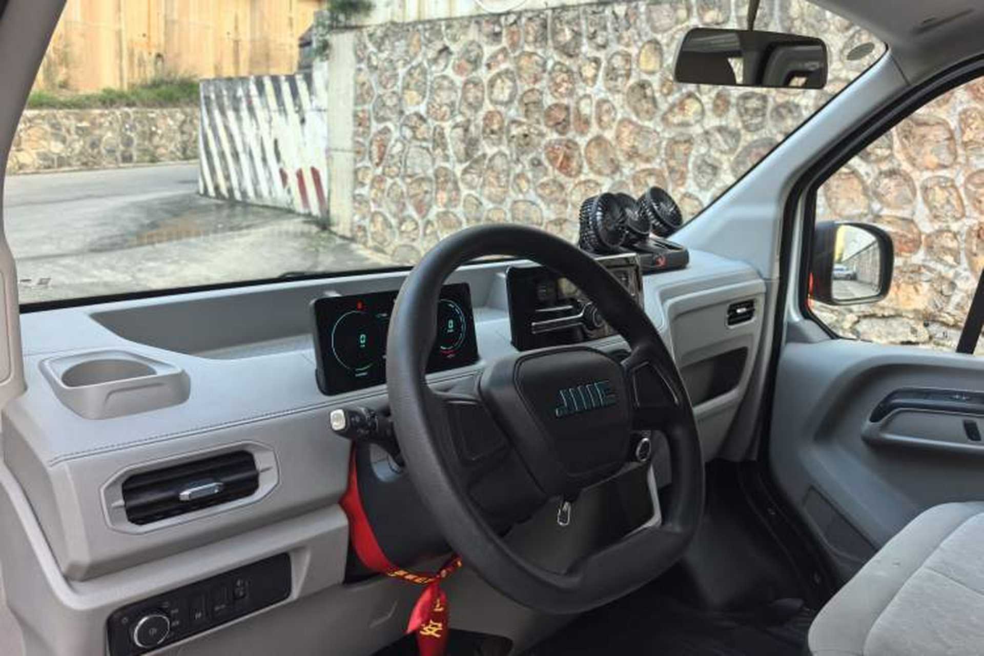 Used JMC E Fushun 2025 Model, Open Window Version, 41.86 kWh, Short Axle, Low-roof Interior 2