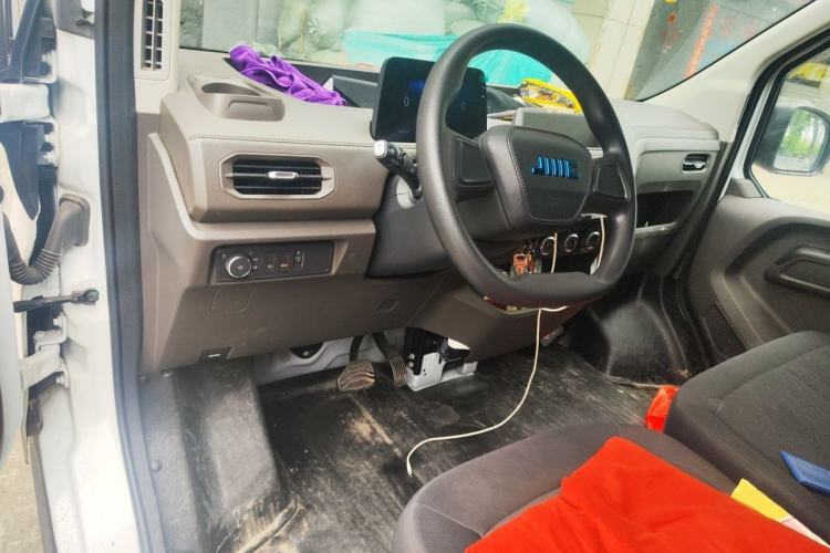 Used JMC E Fushun 2025 Model 41.5 kWh Blind Window Version, Short Wheelbase Low Roof, 3.0 tons Interior 2