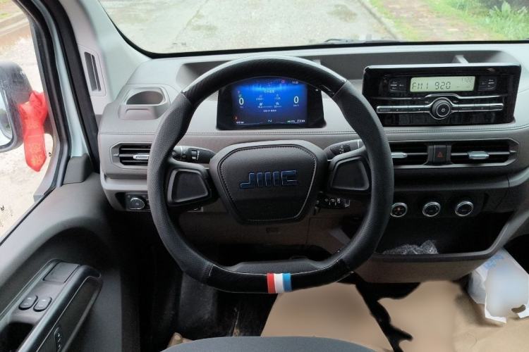 Used JMC E Fushun 2025 Model, Open Window Version, 41.86 kWh, Short Axle, Low-roof Interior 2