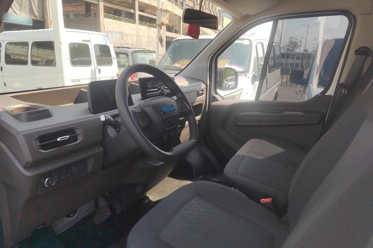 Used JMC E Fushun 2025 Model, Open Window Version, 41.86 kWh, Short Axle, Low-roof Interior 2