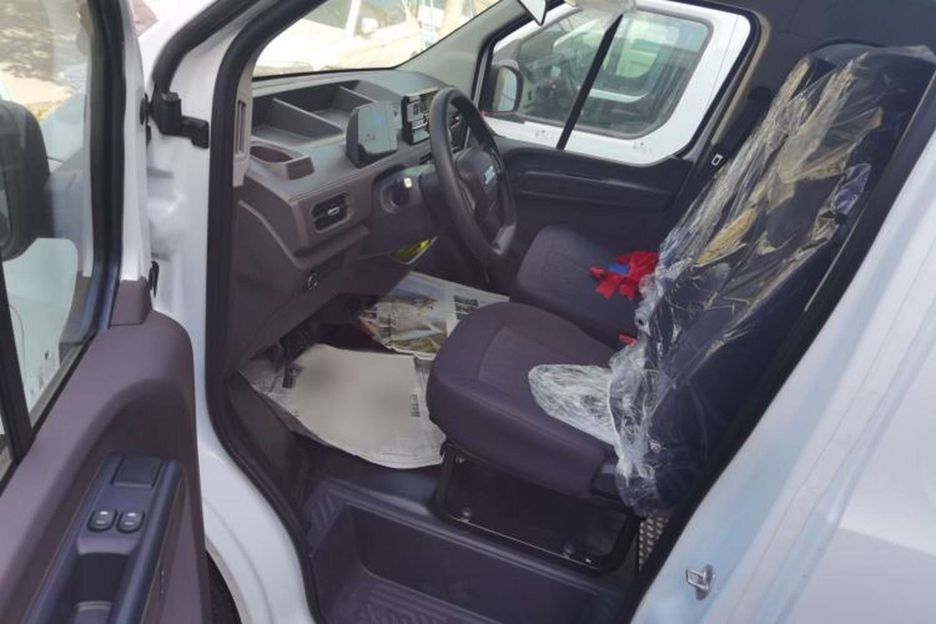 Used JMC E Fushun 2025 Model, Open Window Version, 41.86 kWh, Short Axle, Low-roof Interior 3