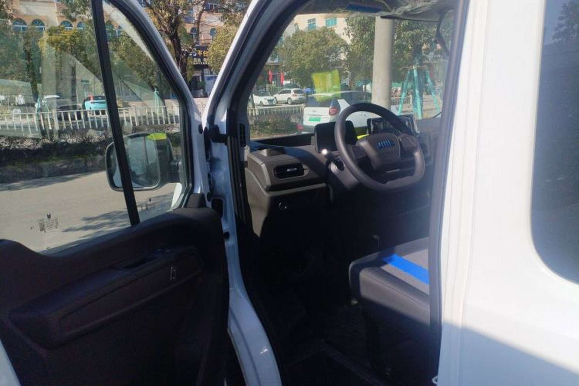 Used JMC E Fushun 2025 Model, Open Window Version, 41.86 kWh, Short Axle, Low-roof Interior 3