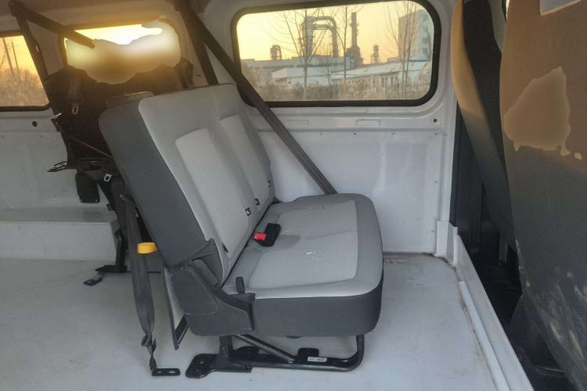 Used JMC E Fushun 2025 Model, Open Window Version, 53.58 kWh, Mid-axle, Mid-roof Interior 4