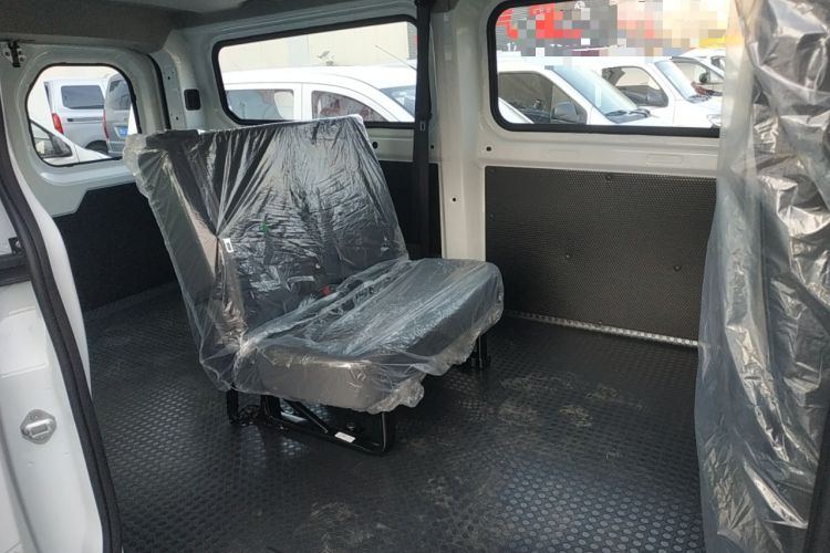 Used JMC E Fushun 2025 Model, Open Window Version, 41.86 kWh, Short Axle, Low-roof Interior 4
