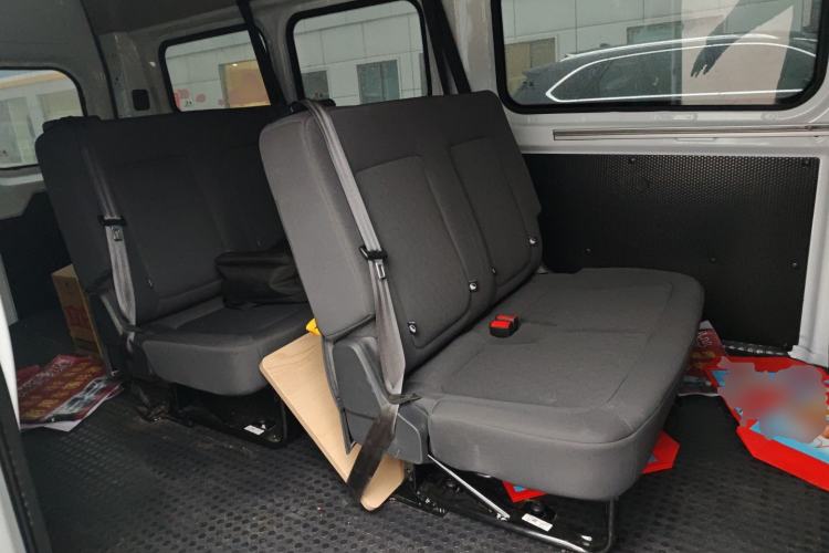 Used JMC E Fushun 2025 Model, Open Window Version, 53.58 kWh, Mid-axle, Mid-roof Interior 4