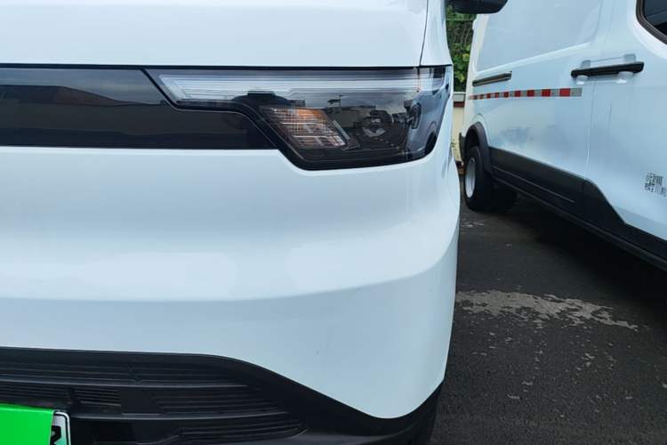 Used JMC E Fushun 2025 Model, Open Window Version, 53.58 kWh, Mid-axle, Mid-roof Left Front Headlight
