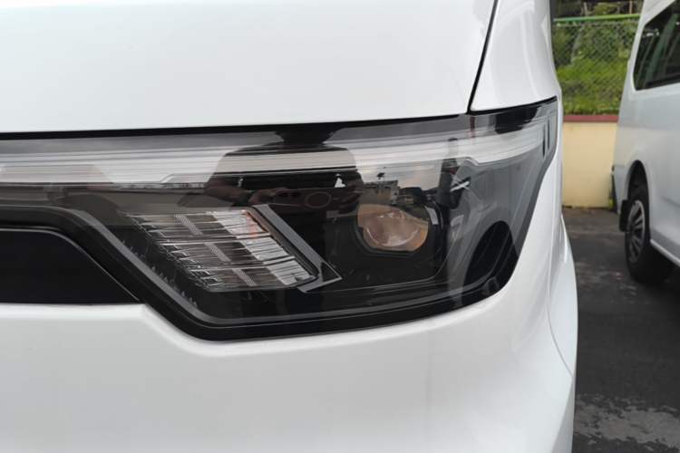 Used JMC E Fushun 2025 Model, Open Window Version, 77 kWh, Mid-axle, Low-roof Left Front Headlight