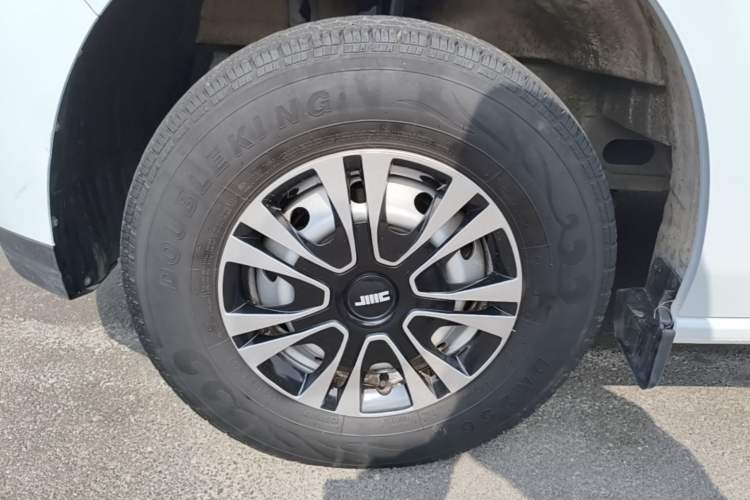 Used JMC E Fushun 2025 Model, Open Window Version, 41.86 kWh, Short Axle, Low-roof Left Front Wheel Hub