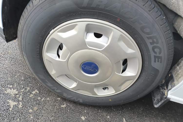 Used JMC E Fushun 2025 Model, Open Window Version, 77 kWh, Mid-axle, Low-roof Left Front Wheel Hub
