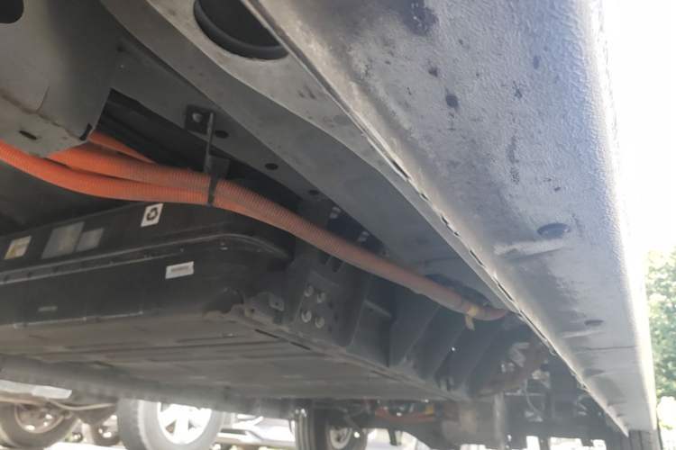 Used JMC E Fushun 2025 Model, Open Window Version, 53.58 kWh, Mid-axle, Mid-roof Left Side Sill