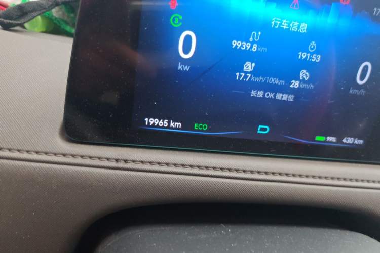 Used JMC E Fushun 2025 Model, Open Window Version, 77 kWh, Mid-axle, Mid-roof Odometer Close Up
