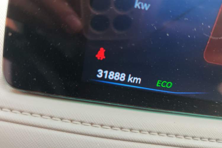 Used JMC E Fushun 2025 Model, Open Window Version, 53.58 kWh, Mid-axle, Mid-roof Odometer Close Up