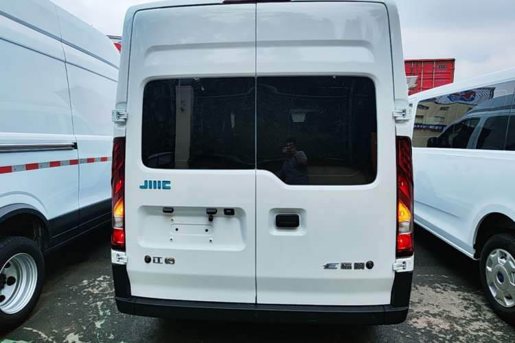 Used JMC E Fushun 2025 Model, Open Window Version, 53.58 kWh, Mid-axle, Mid-roof Rear