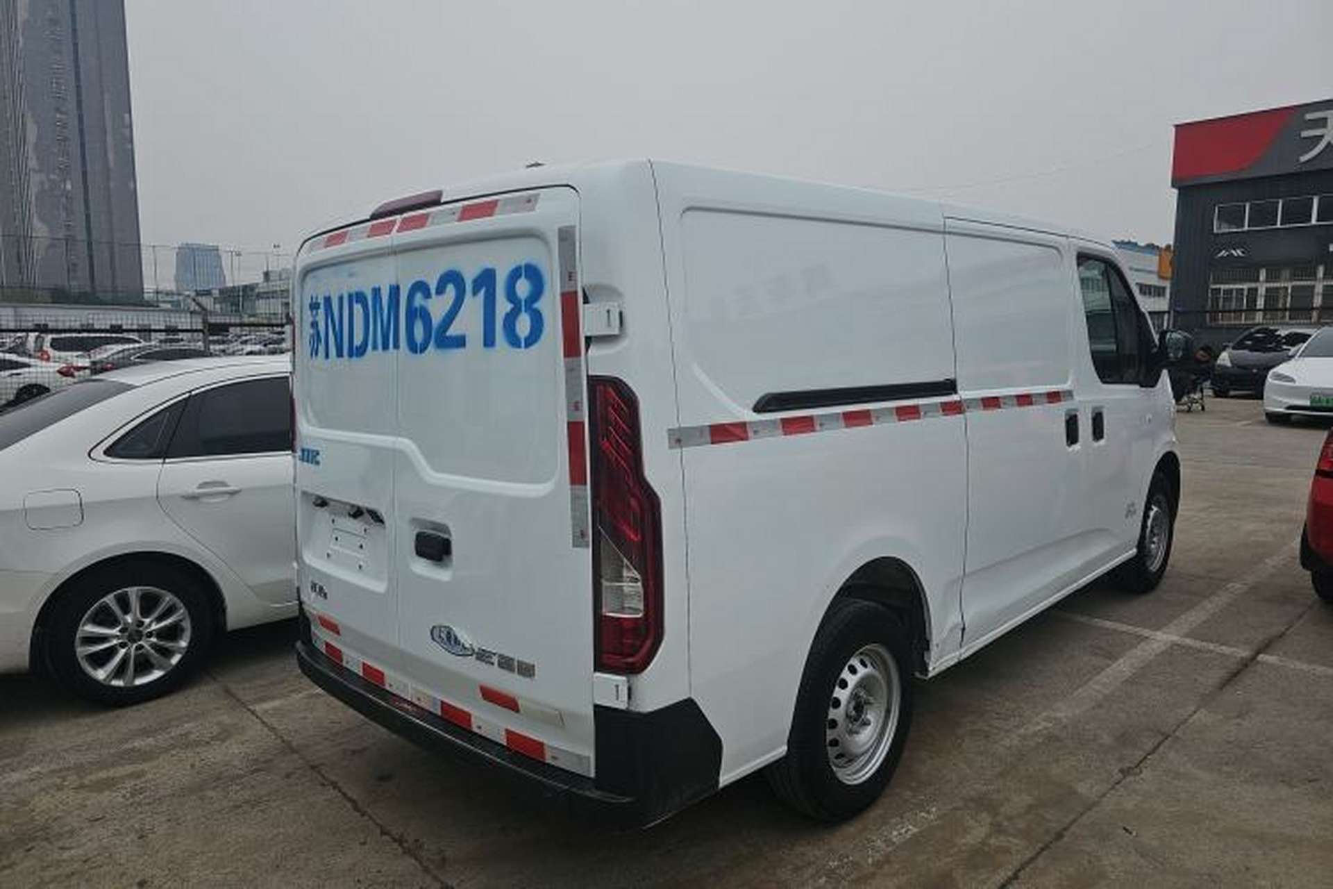 Used JMC E Fushun 2025 Model, Blind Window Version, 41.86 kWh, Short Axle, Low-roof, 3.0 tons Rear Right 45 Deg