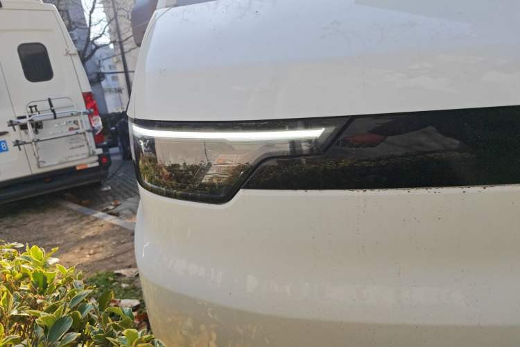 Used JMC E Fushun 2025 Model, Open Window Version, 53.58 kWh, Mid-axle, Low-roof Right Front Headlight