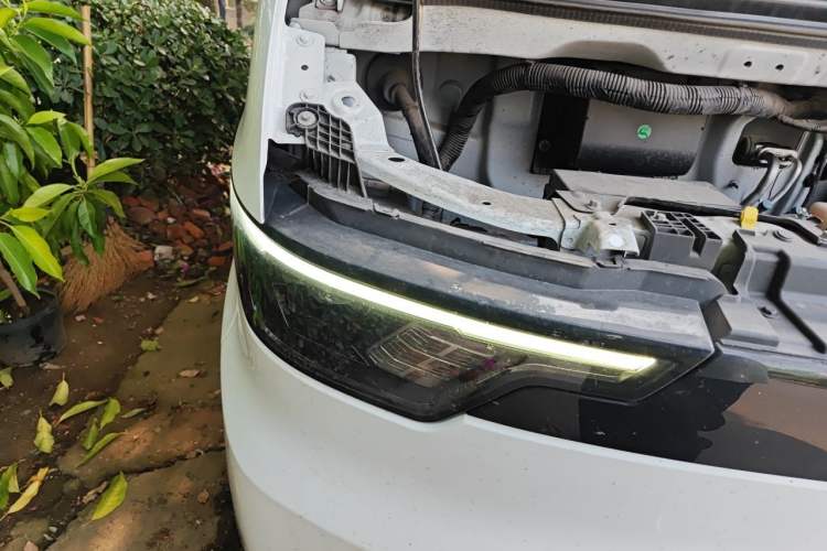 Used JMC E Fushun 2025 Model, Open Window Version, 53.58 kWh, Mid-axle, Mid-roof Right Front Headlight