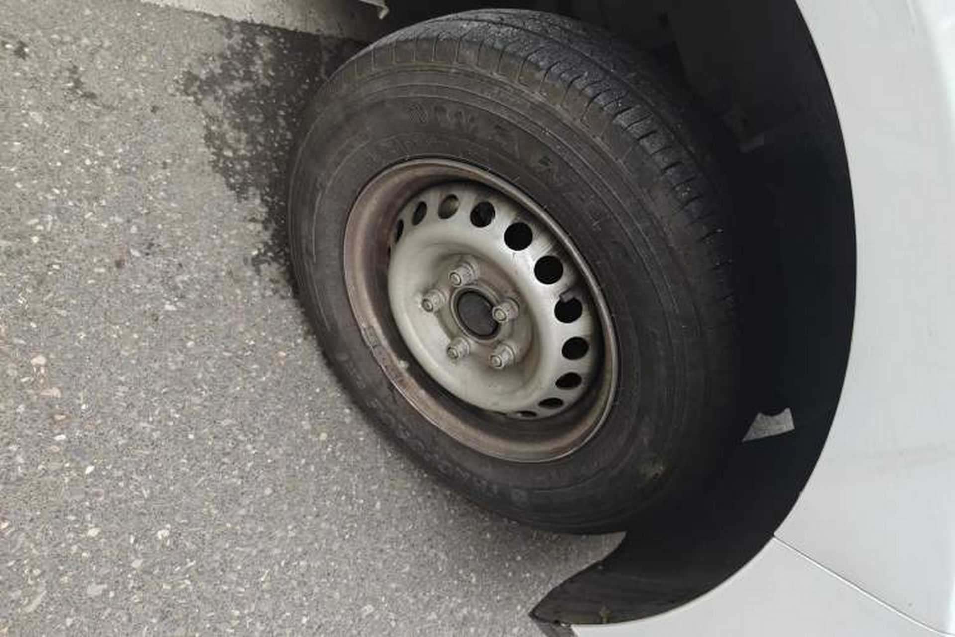 Used JMC E Fushun 2025 Model, Open Window Version, 41.86 kWh, Short Axle, Low-roof Right Front Wheel Hub