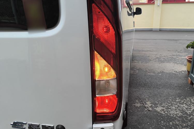 Used JMC E Fushun 2025 Model, Open Window Version, 77 kWh, Mid-axle, Low-roof Right Rear Taillight