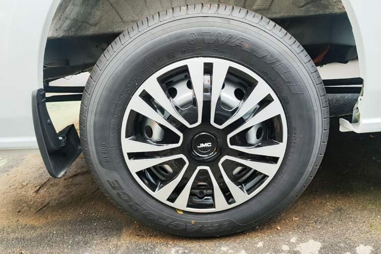 Used JMC E Fushun 2025 Model, Open Window Version, 53.58 kWh, Mid-axle, Mid-roof Right Rear Wheel Hub