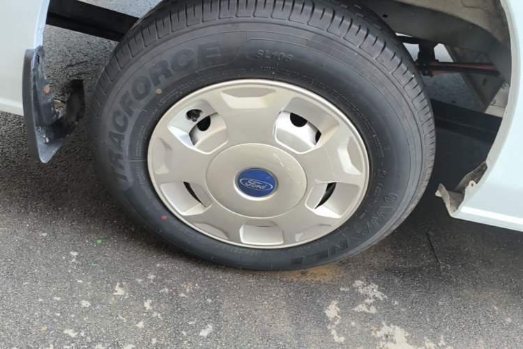 Used JMC E Fushun 2025 Model, Open Window Version, 77 kWh, Mid-axle, Low-roof Right Rear Wheel Hub