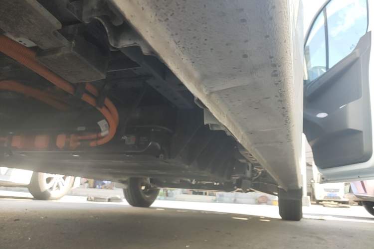 Used JMC E Fushun 2025 Model, Open Window Version, 53.58 kWh, Mid-axle, Mid-roof Right Side Sill