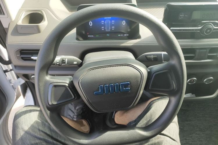 Used JMC E Fushun 2025 Model, Open Window Version, 53.58 kWh, Mid-axle, Mid-roof Steering Wheel