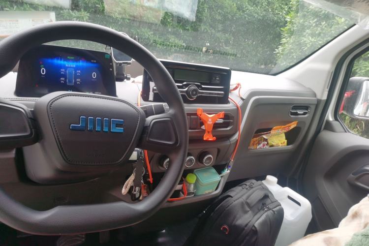 Used JMC E Fushun 2026 Model Mingchuang Edition 53.58kWh 2C Mid-Axle Mid-Roof 7-Seater Center Console