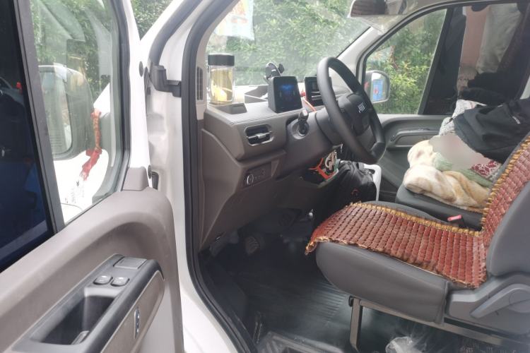 Used JMC E Fushun 2026 Model Mingchuang Edition 53.58kWh 2C Mid-Axle Mid-Roof 7-Seater Driver Seat
