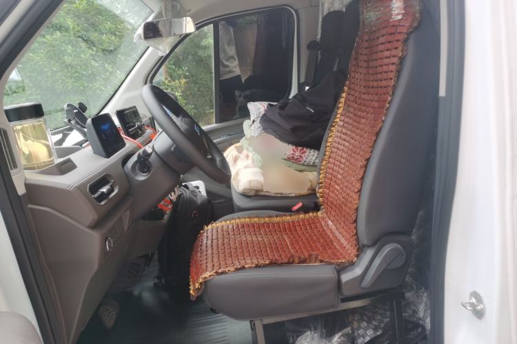Used JMC E Fushun 2026 Model Mingchuang Edition 53.58kWh 2C Mid-Axle Mid-Roof 7-Seater Left Front Seat
