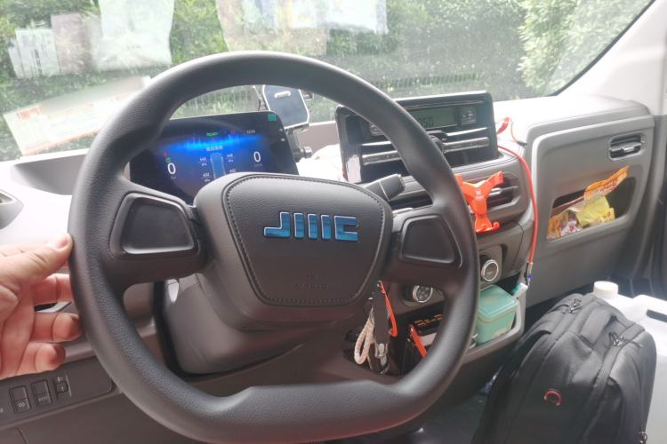 Used JMC E Fushun 2026 Model Mingchuang Edition 53.58kWh 2C Mid-Axle Mid-Roof 7-Seater Steering Wheel