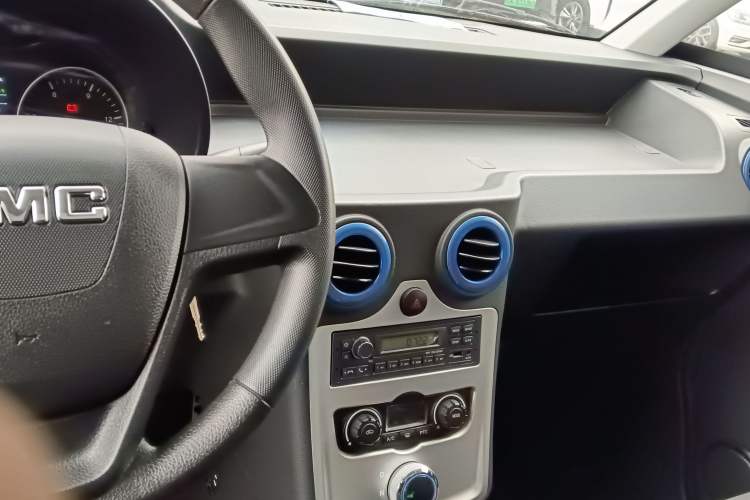 Used JMC E-Roadrunner 2023 E630 Van Deluxe Edition 41.86 kWh Audio And AC Panel