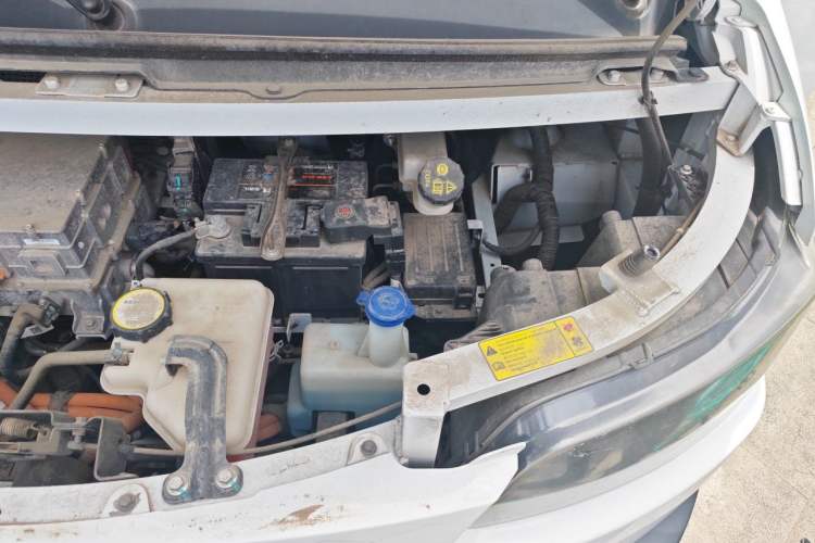 Used JMC E-Roadrunner 2023 E630 Van Base Model 41.86 kWh Engine Bay Left