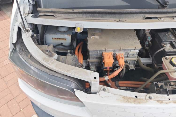 Used JMC E-Roadrunner 2023 E630 Van Base Model 41.86 kWh Engine Bay Right
