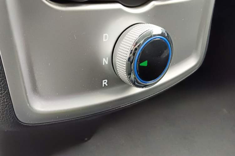 Used JMC E-Roadrunner 2023 E630 Van Deluxe Edition 41.86 kWh Gear Lever