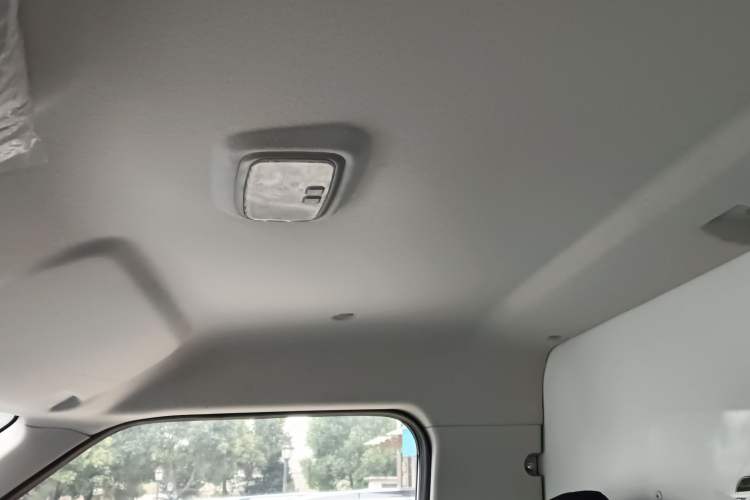 Used JMC E-Roadrunner 2023 E630 Van Deluxe Edition 41.86 kWh Headliner