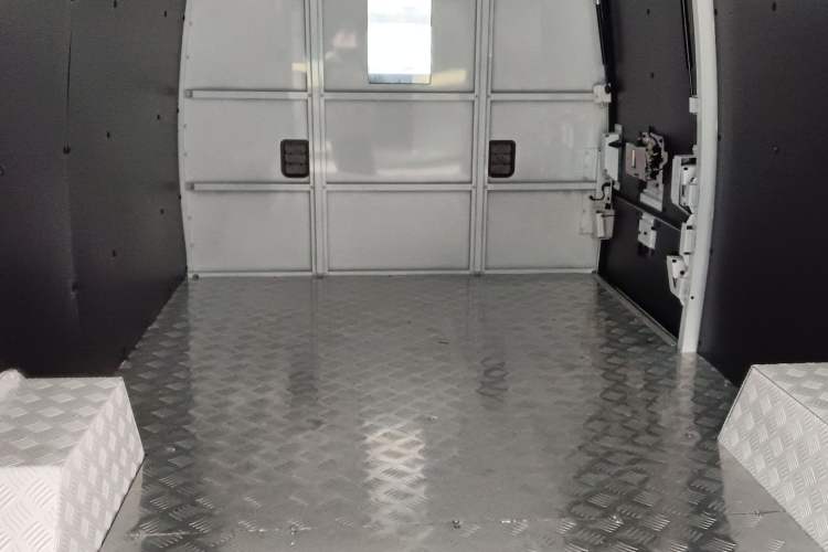 Used JMC E-Roadrunner 2023 E630 Van Deluxe Edition 41.86 kWh Left Rear Seat