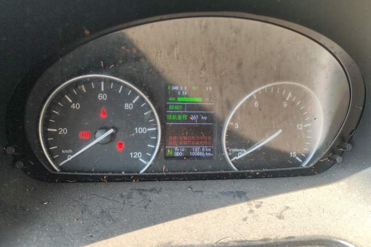 Used JMC E-Roadrunner 2023 E630 Van Base Model 41.86 kWh Odometer Close Up