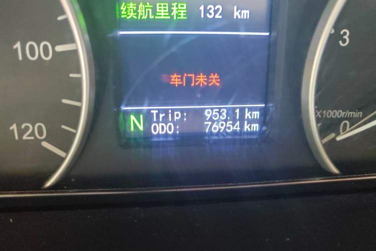 Used JMC E-Roadrunner 2023 E630 Van Base Model 41.86 kWh Odometer Close Up
