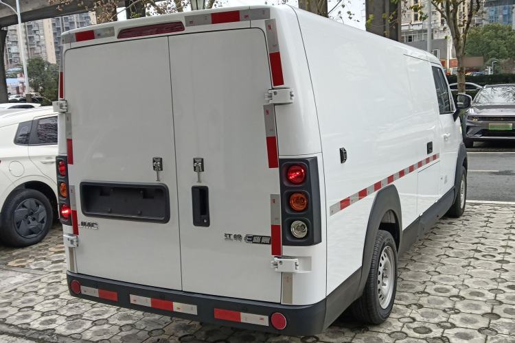 Used JMC E-Roadrunner 2023 E630 Van Deluxe Edition 41.86 kWh Rear Right 45 Deg