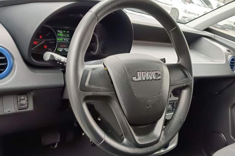 Used JMC E-Roadrunner 2023 E630 Van Deluxe Edition 41.86 kWh Steering Wheel