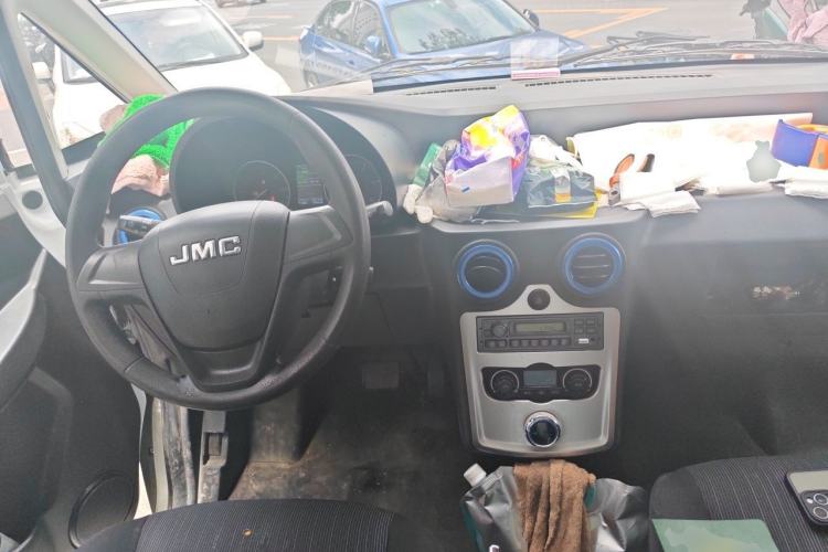 Used JMC E-Roadrunner 2023 E630 Van Base Model 41.86 kWh Steering Wheel