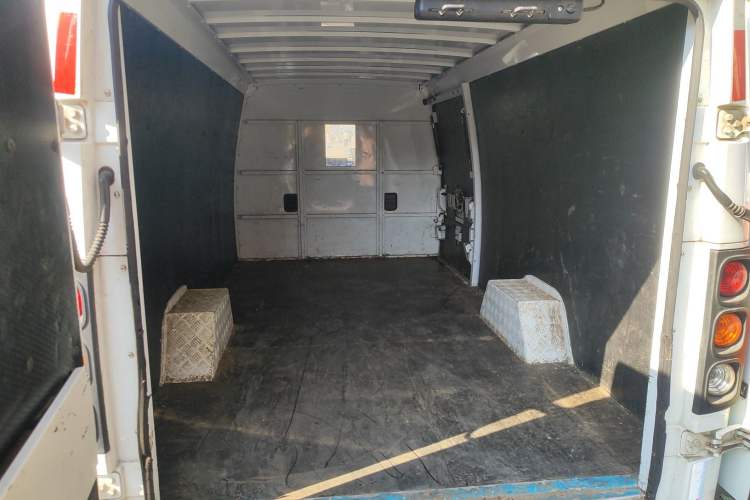 Used JMC E-Roadrunner 2023 E630 Van Base Model 41.86 kWh Trunk