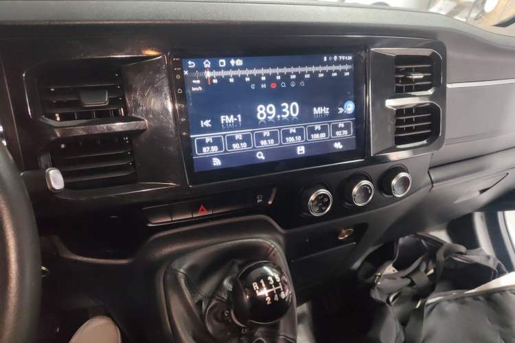 Used JMC Fushun 2023 2.0T Manual Diesel Long-Wheelbase High-Roof Business Van with Dual Rear Tires 6–9 Seats Audio And AC Panel