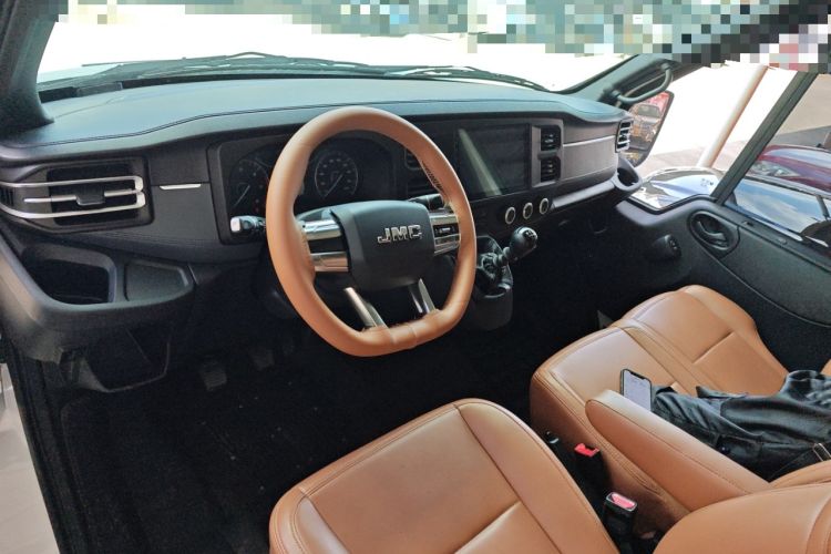 Used JMC Fushun 2022 2.0T Manual Van Short Wheelbase Mid-Height Roof 3-Seater Center Console