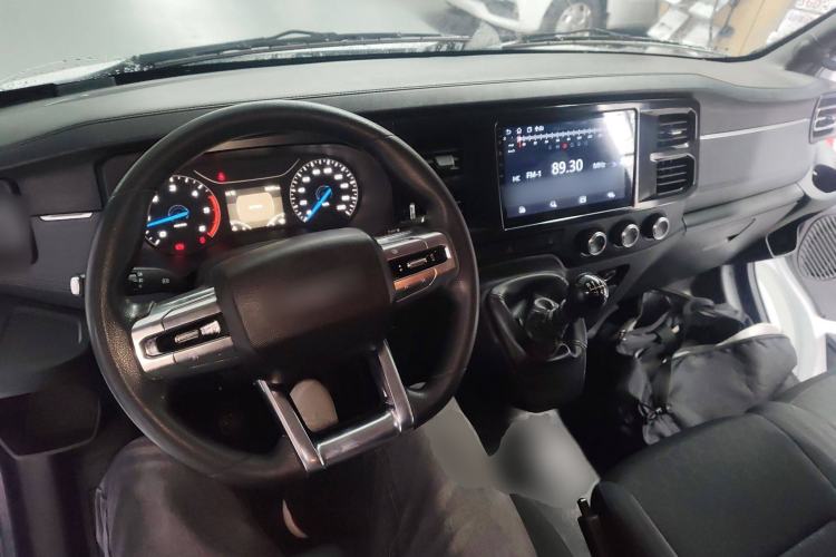 Used JMC Fushun 2023 2.0T Manual Diesel Long-Wheelbase High-Roof Business Van with Dual Rear Tires 6–9 Seats Center Console