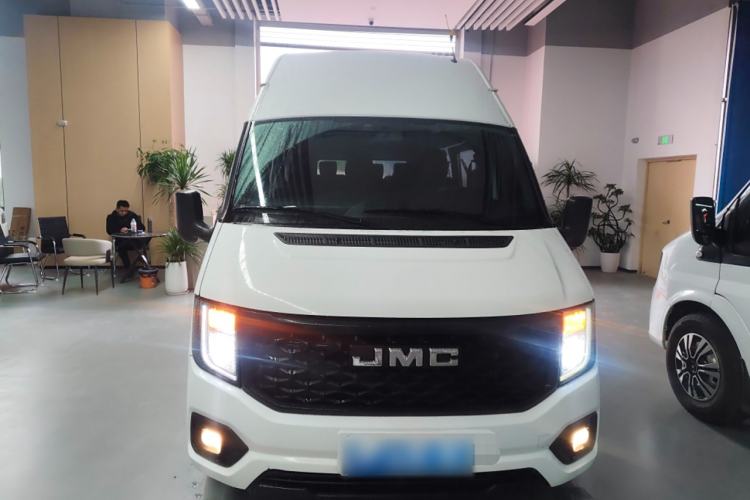 Used JMC Fushun 2023 2.0T Manual Diesel Long-Wheelbase High-Roof Business Van with Dual Rear Tires 6–9 Seats Front